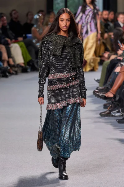 Look 32